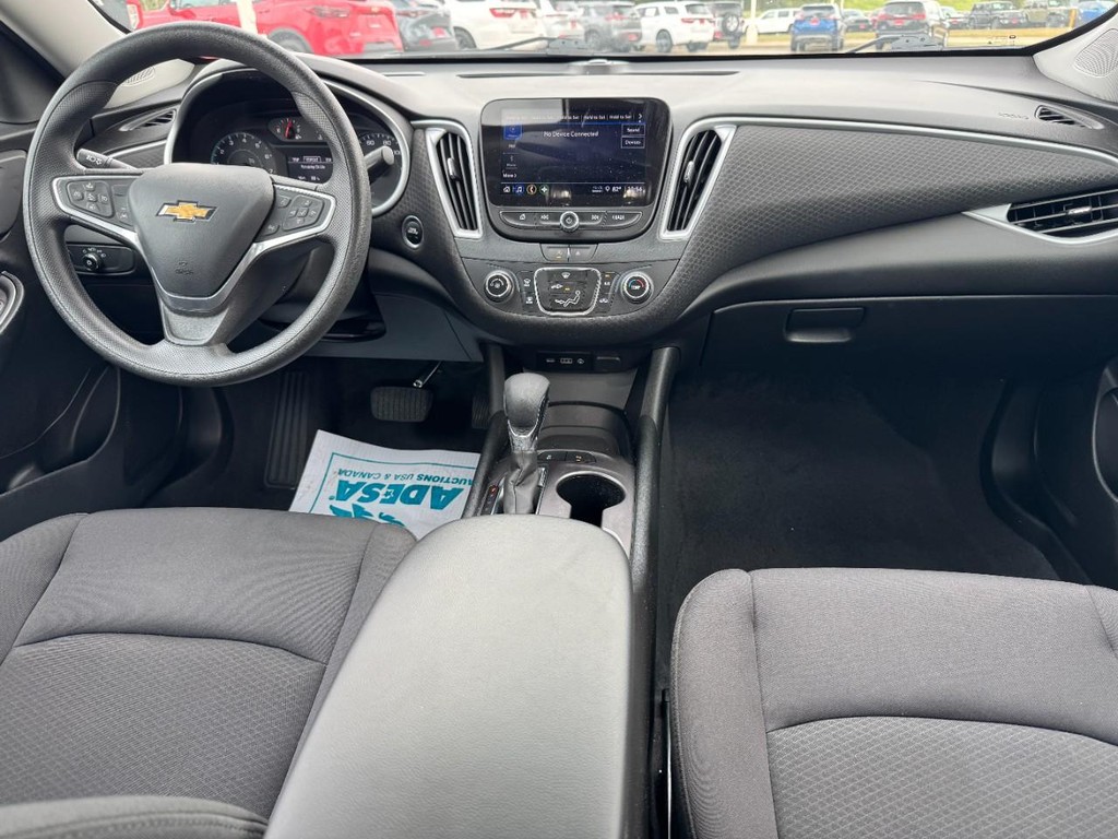 Chevrolet Malibu Vehicle Full-screen Gallery Image 11