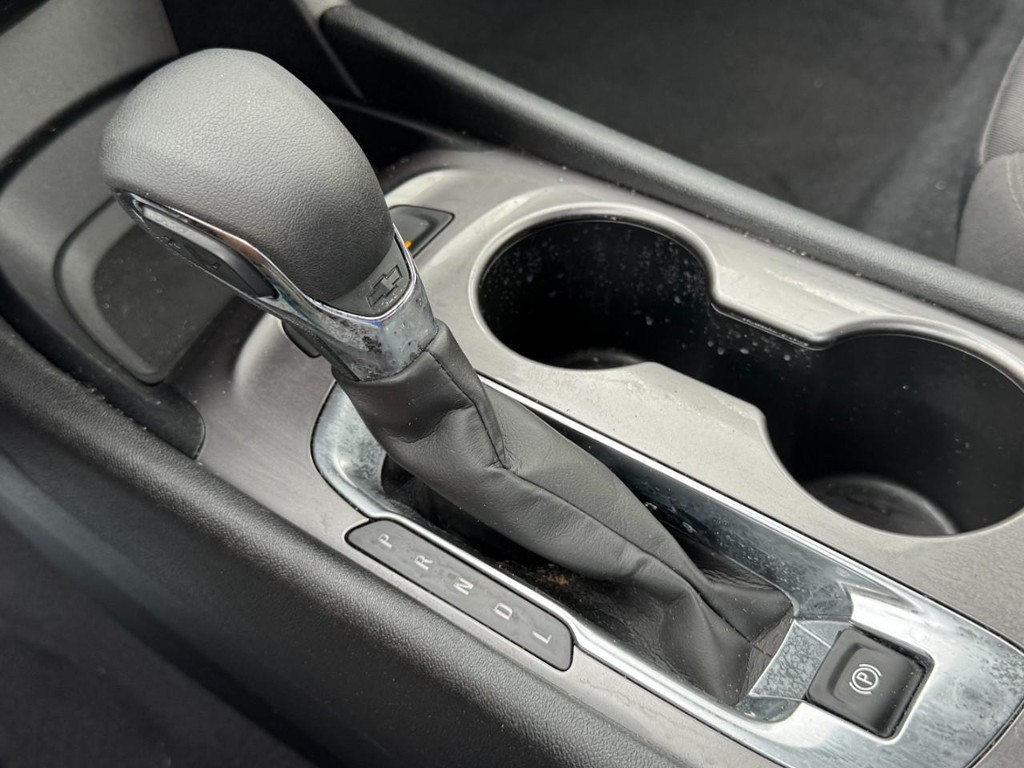 Chevrolet Malibu Vehicle Full-screen Gallery Image 19