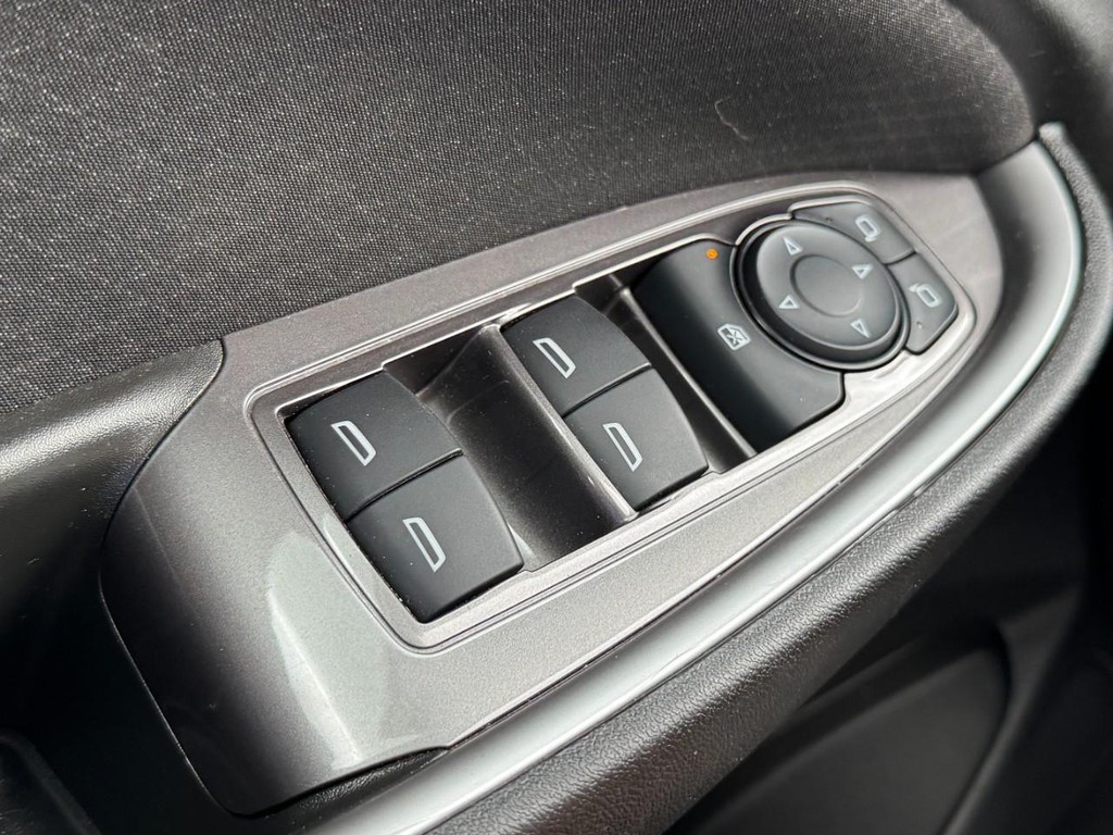 Chevrolet Malibu Vehicle Full-screen Gallery Image 21