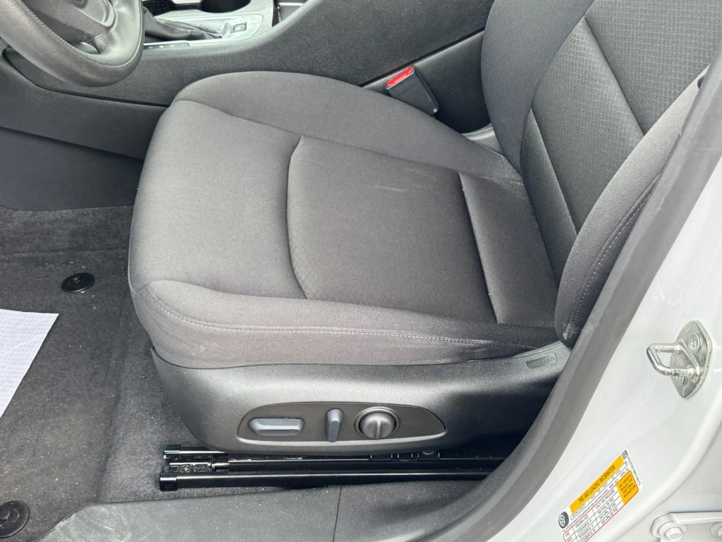 Chevrolet Malibu Vehicle Full-screen Gallery Image 22