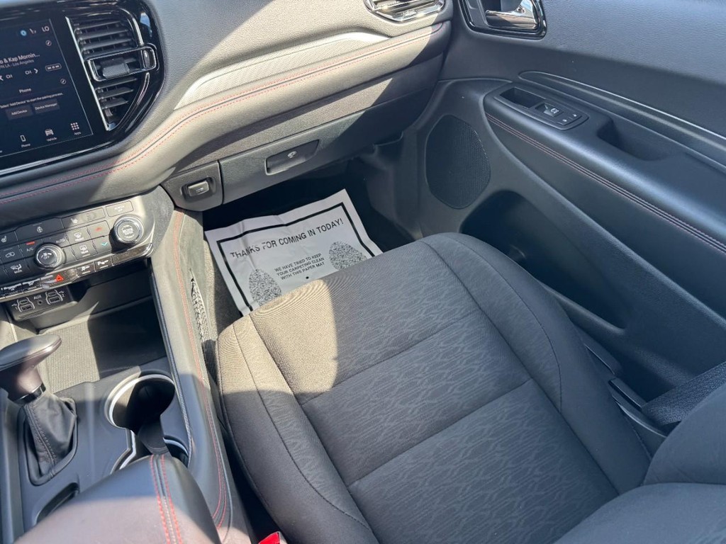 Dodge Durango Vehicle Full-screen Gallery Image 16