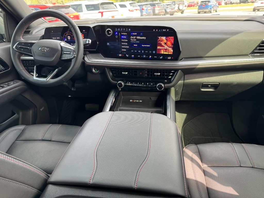 Chevrolet Suburban Vehicle Full-screen Gallery Image 12