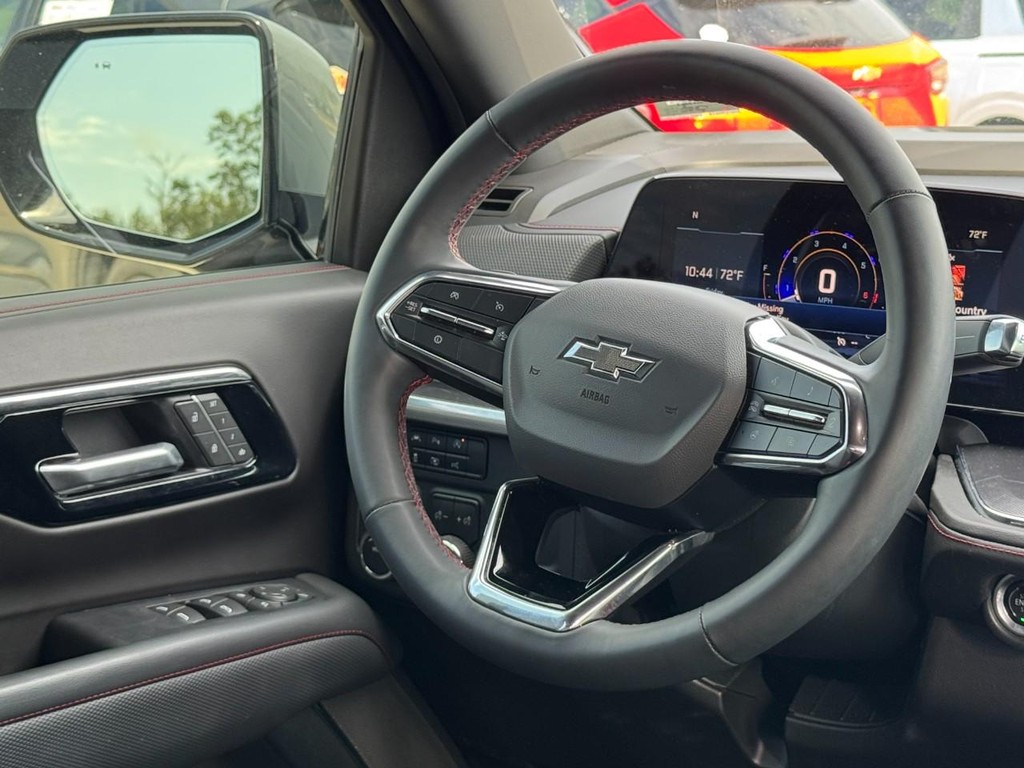 Chevrolet Suburban Vehicle Full-screen Gallery Image 13