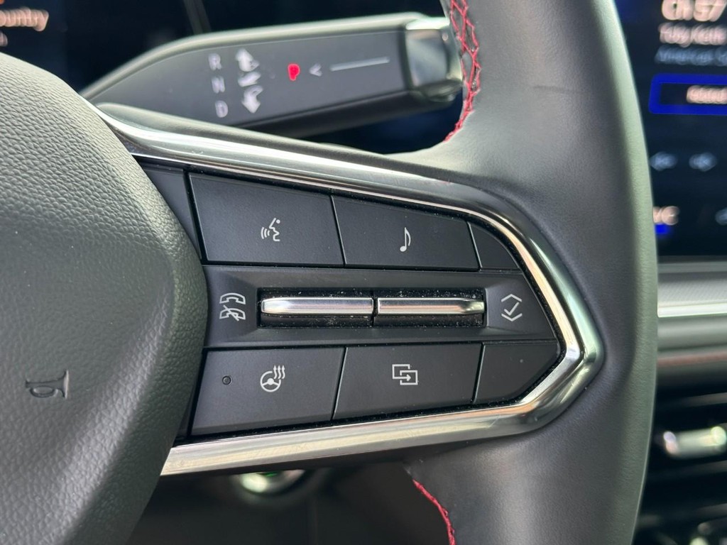 Chevrolet Suburban Vehicle Full-screen Gallery Image 19