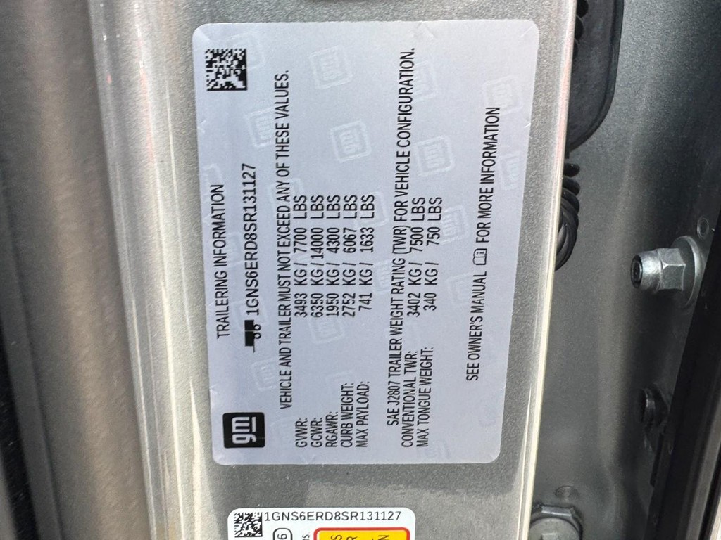Chevrolet Suburban Vehicle Full-screen Gallery Image 25