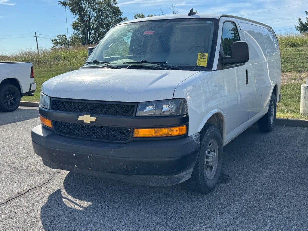 Chevrolet Express Cargo Van Vehicle Full-screen Gallery Image 02