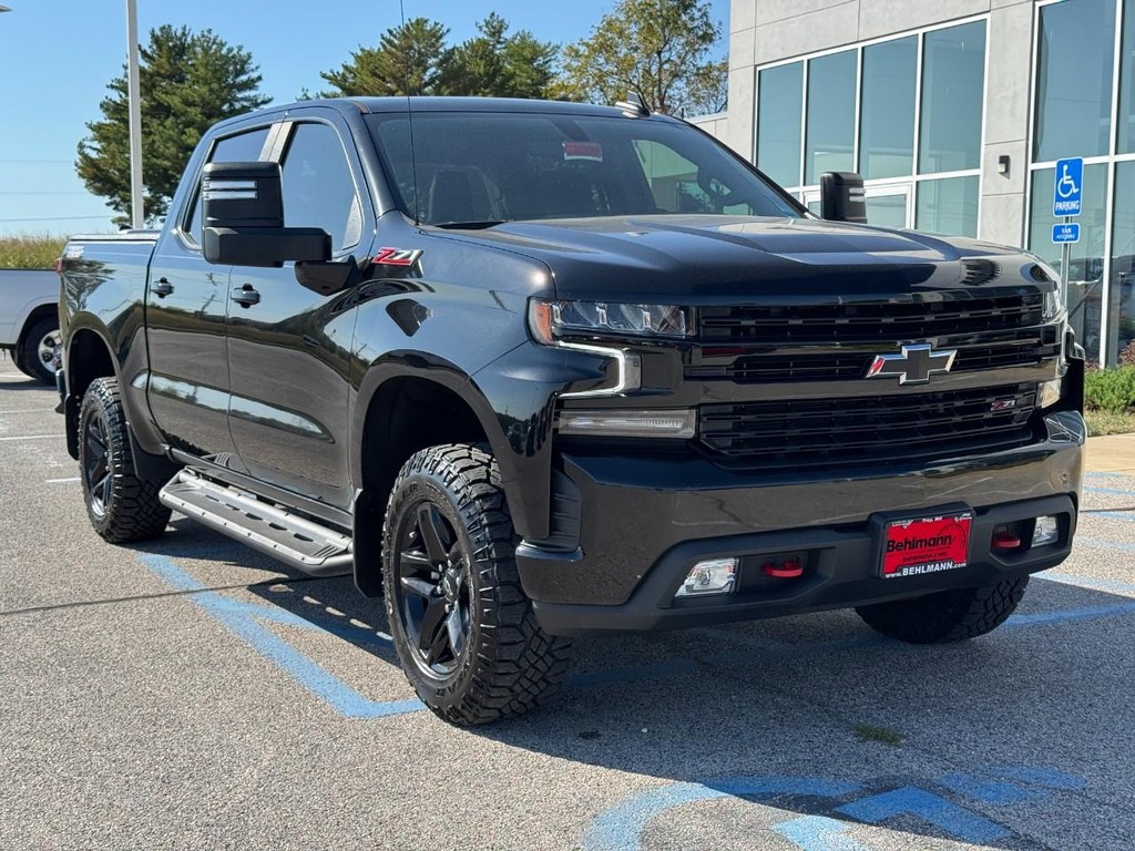 Chevrolet Silverado 1500 LTD Vehicle Full-screen Gallery Image 02