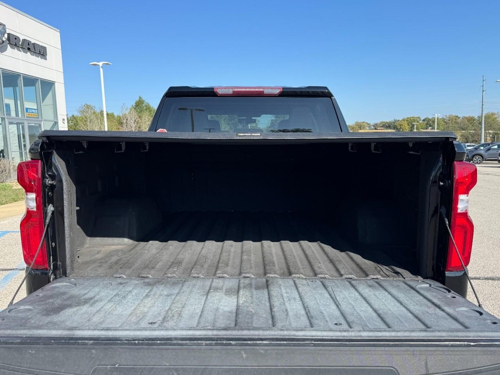Chevrolet Silverado 1500 LTD Vehicle Full-screen Gallery Image 03