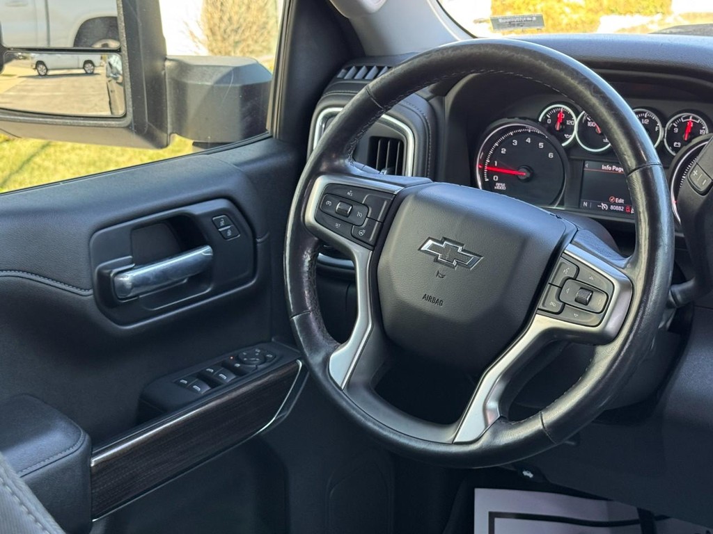 Chevrolet Silverado 1500 LTD Vehicle Full-screen Gallery Image 09