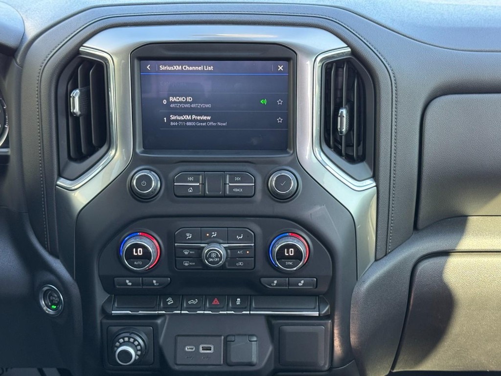 Chevrolet Silverado 1500 LTD Vehicle Full-screen Gallery Image 10