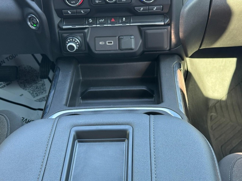 Chevrolet Silverado 1500 LTD Vehicle Full-screen Gallery Image 11