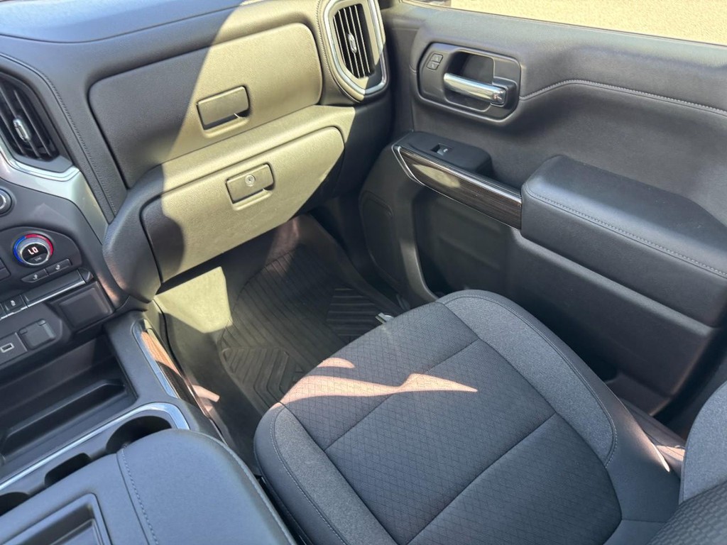 Chevrolet Silverado 1500 LTD Vehicle Full-screen Gallery Image 12