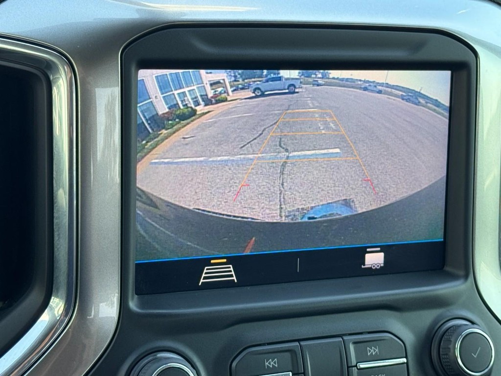Chevrolet Silverado 1500 LTD Vehicle Full-screen Gallery Image 18