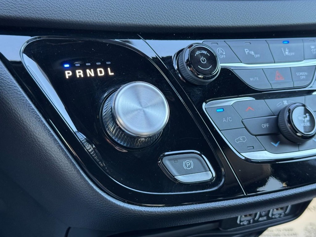 Chrysler Pacifica Vehicle Full-screen Gallery Image 20