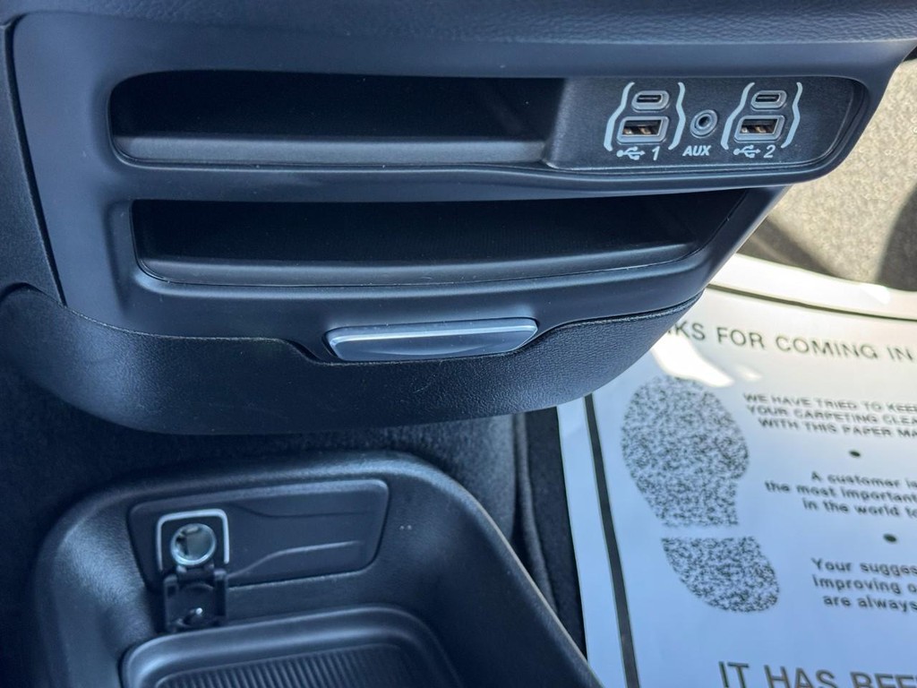 Chrysler Pacifica Vehicle Full-screen Gallery Image 21