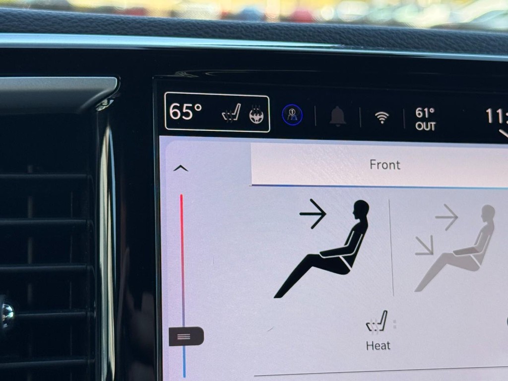 Chrysler Pacifica Vehicle Full-screen Gallery Image 22