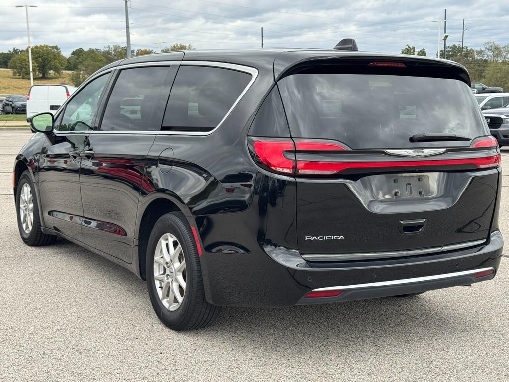 Chrysler Pacifica Vehicle Full-screen Gallery Image 06
