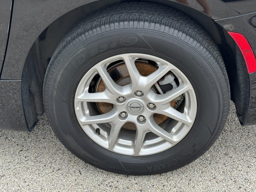 Chrysler Pacifica Vehicle Full-screen Gallery Image 07