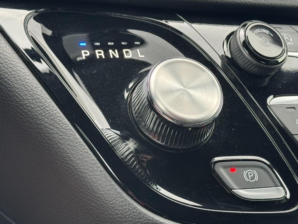Chrysler Pacifica Vehicle Full-screen Gallery Image 21