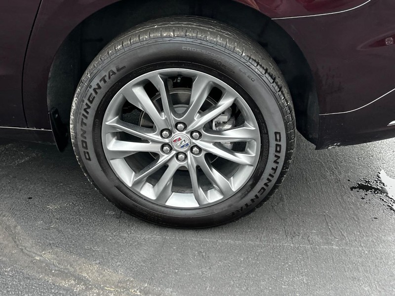 Buick Enclave Vehicle Full-screen Gallery Image 07