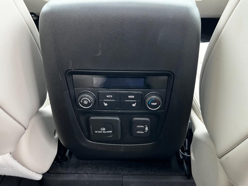 Buick Enclave Vehicle Full-screen Gallery Image 12