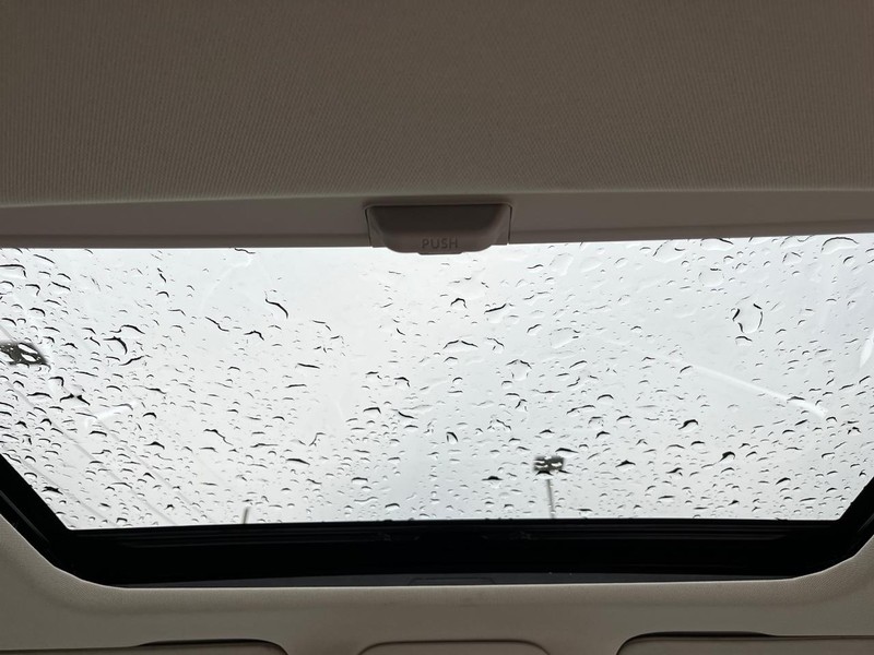 Buick Enclave Vehicle Full-screen Gallery Image 13