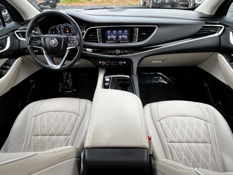 Buick Enclave Vehicle Full-screen Gallery Image 14