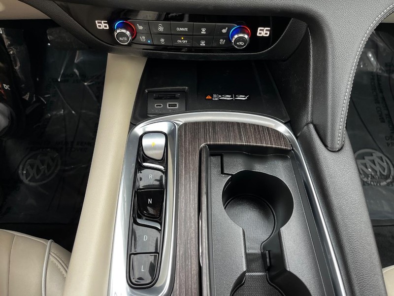 Buick Enclave Vehicle Full-screen Gallery Image 22