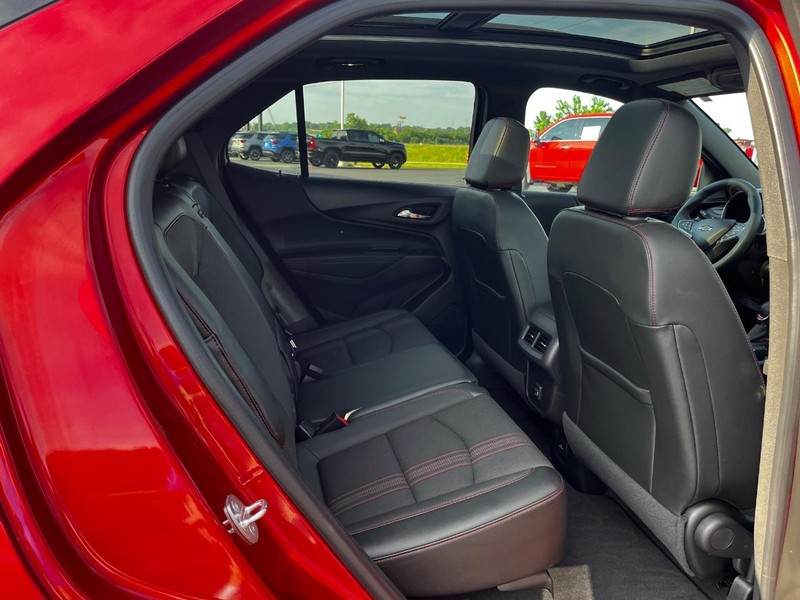 Chevrolet Equinox Vehicle Full-screen Gallery Image 10