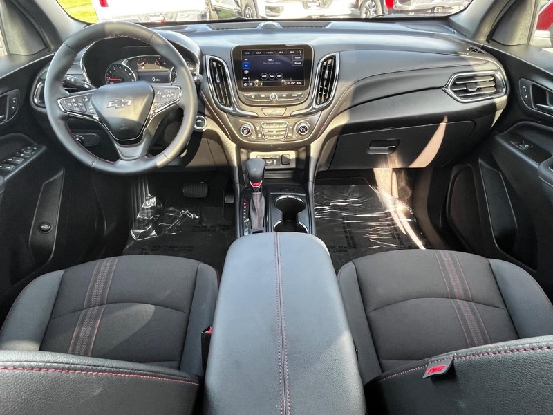 Chevrolet Equinox Vehicle Full-screen Gallery Image 12