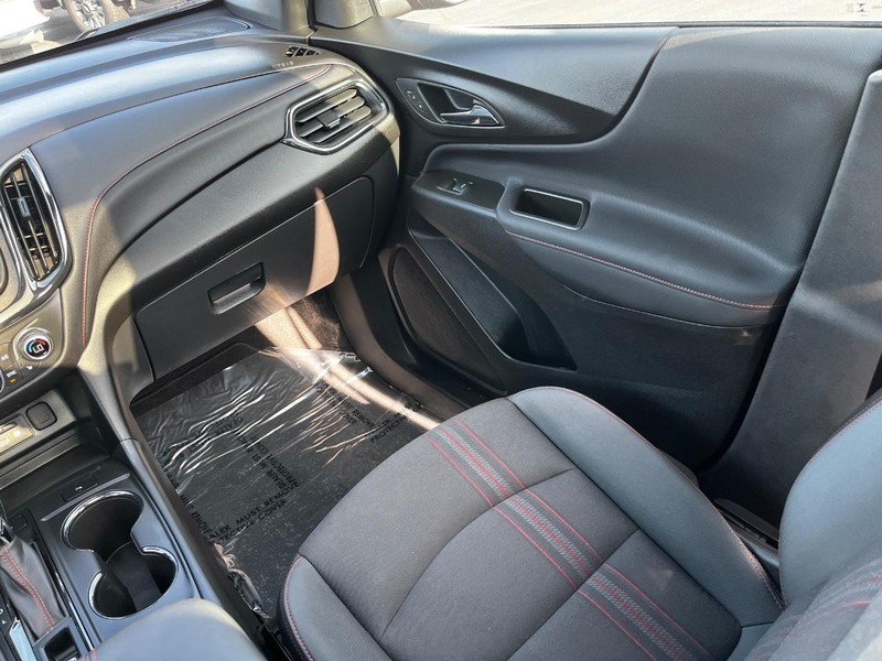 Chevrolet Equinox Vehicle Full-screen Gallery Image 14