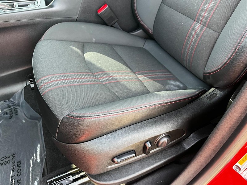 Chevrolet Equinox Vehicle Full-screen Gallery Image 16