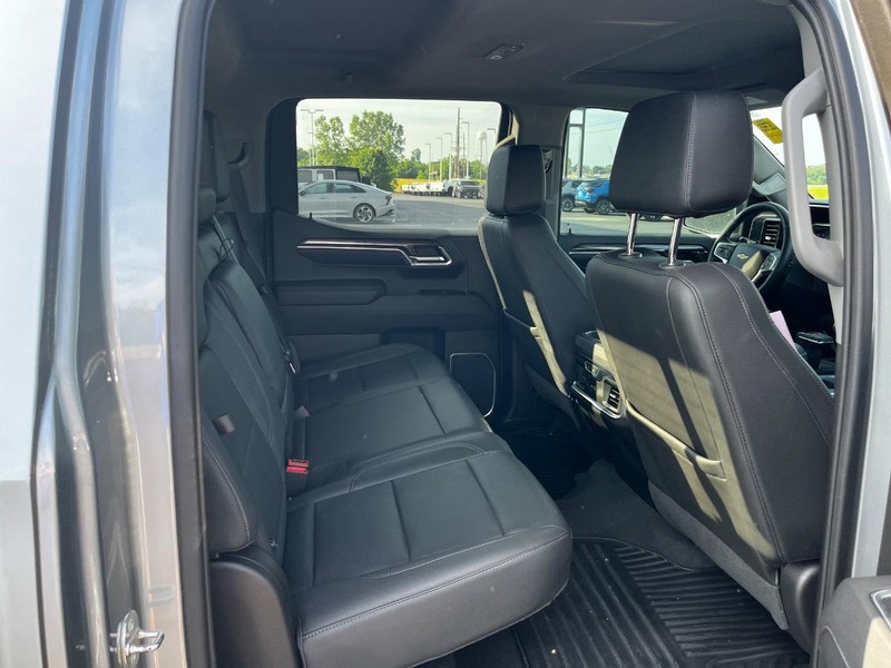 Chevrolet Silverado 1500 Vehicle Full-screen Gallery Image 10