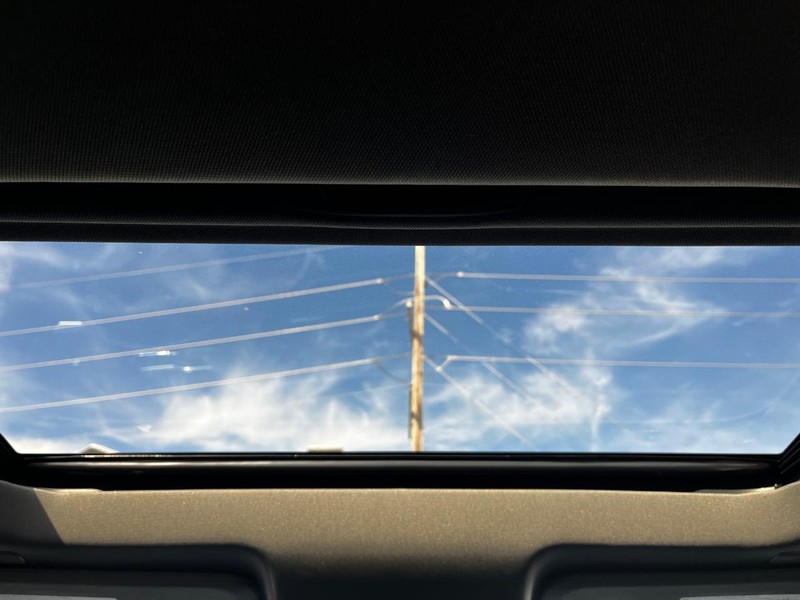 Chevrolet Silverado 1500 Vehicle Full-screen Gallery Image 12