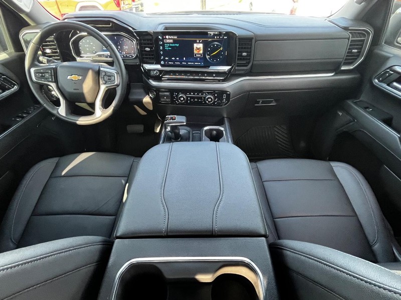 Chevrolet Silverado 1500 Vehicle Full-screen Gallery Image 13