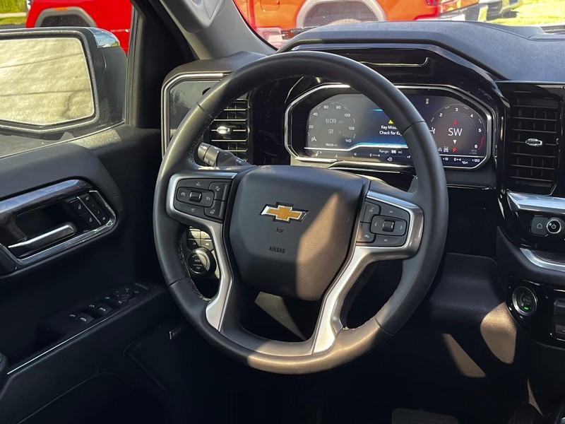 Chevrolet Silverado 1500 Vehicle Full-screen Gallery Image 14