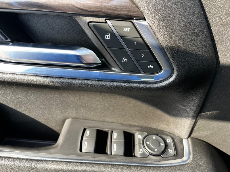 Chevrolet Silverado 1500 Vehicle Full-screen Gallery Image 16