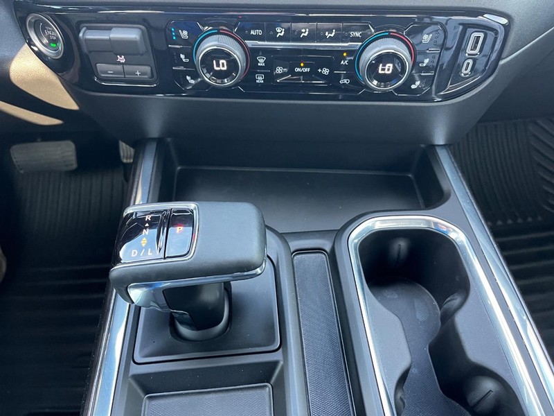 Chevrolet Silverado 1500 Vehicle Full-screen Gallery Image 22