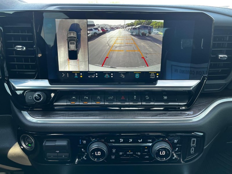 Chevrolet Silverado 1500 Vehicle Full-screen Gallery Image 24