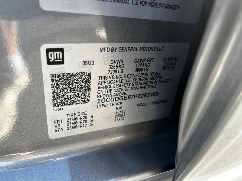 Chevrolet Silverado 1500 Vehicle Full-screen Gallery Image 25