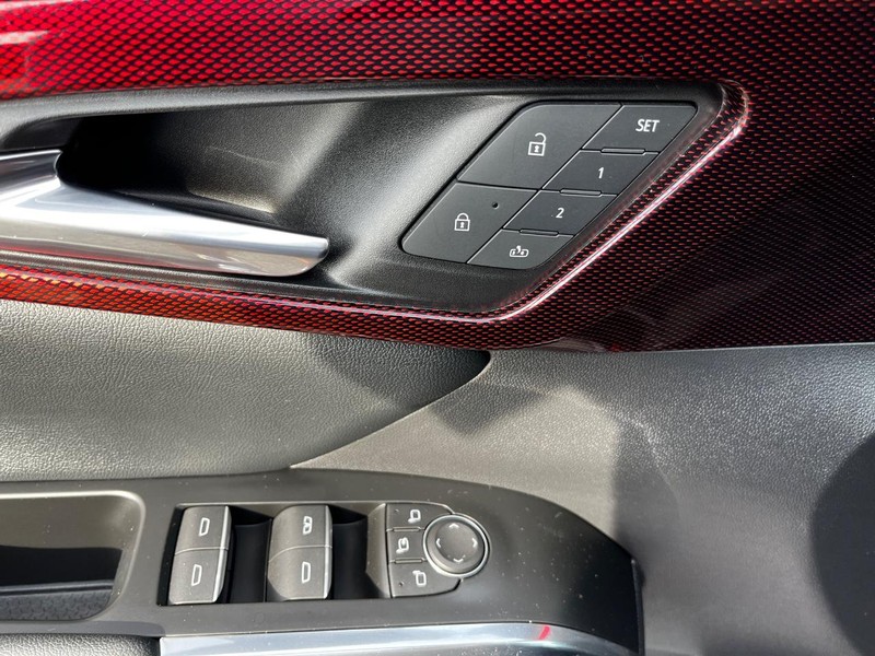 Chevrolet Traverse Vehicle Full-screen Gallery Image 16