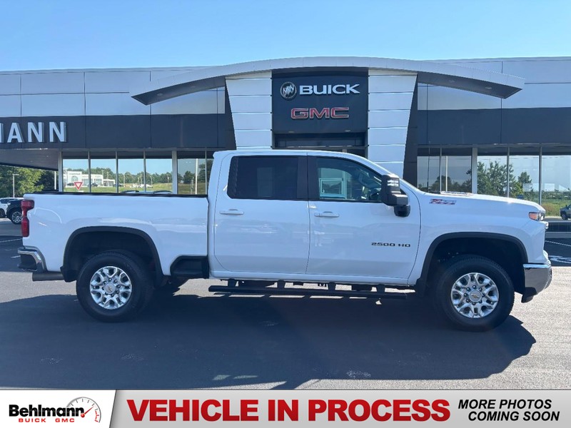 Chevrolet Silverado 2500HD Vehicle Full-screen Gallery Image 01