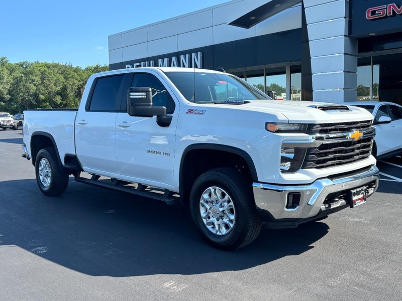 Chevrolet Silverado 2500HD Vehicle Full-screen Gallery Image 02