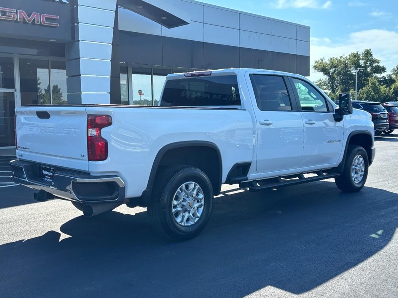 Chevrolet Silverado 2500HD Vehicle Full-screen Gallery Image 03