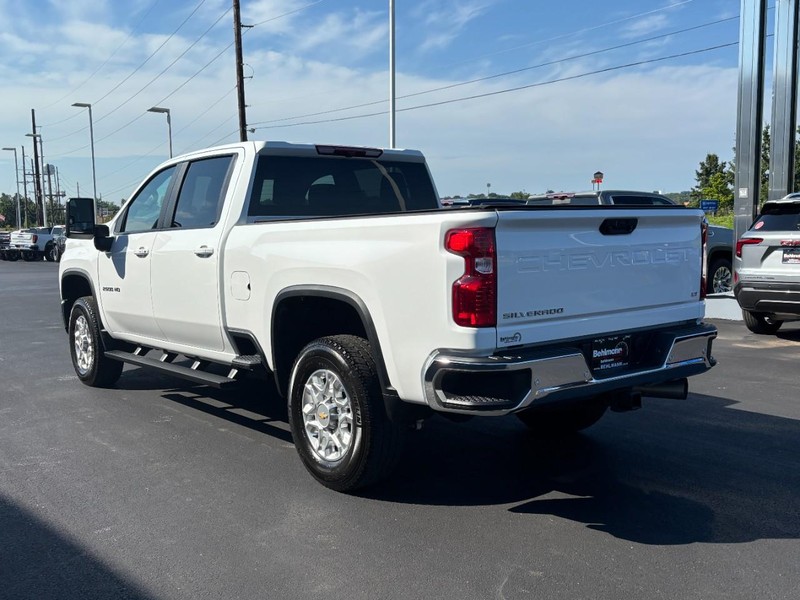 Chevrolet Silverado 2500HD Vehicle Full-screen Gallery Image 06