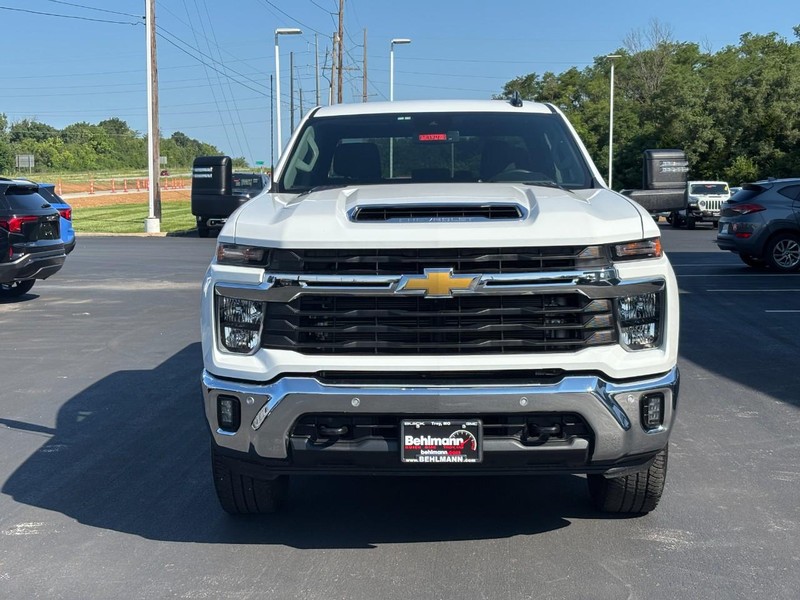Chevrolet Silverado 2500HD Vehicle Full-screen Gallery Image 09