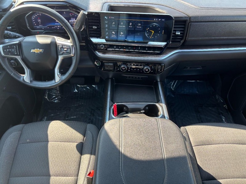 Chevrolet Silverado 2500HD Vehicle Full-screen Gallery Image 11