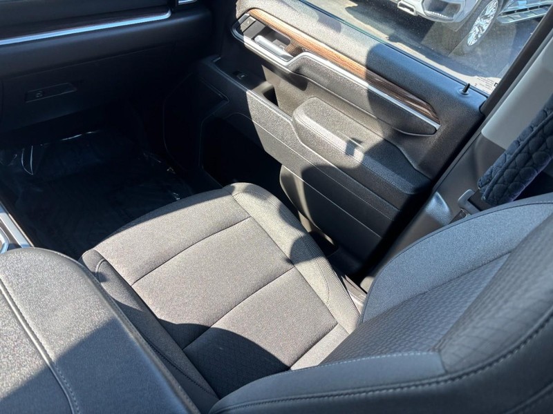 Chevrolet Silverado 2500HD Vehicle Full-screen Gallery Image 15