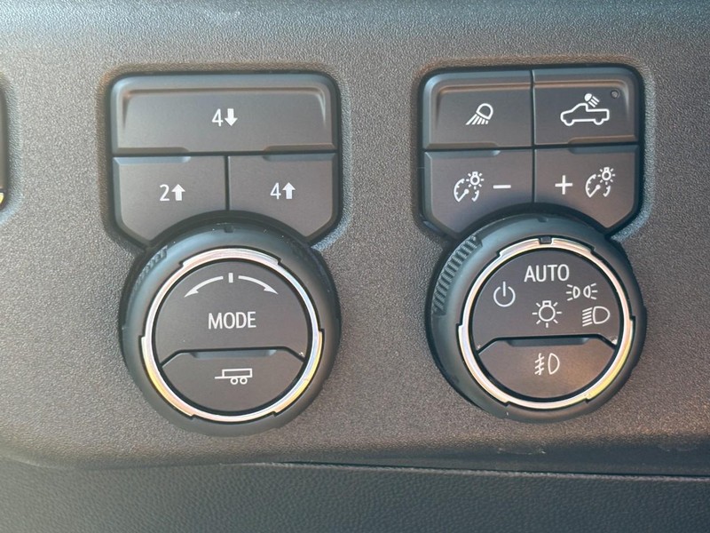 Chevrolet Silverado 2500HD Vehicle Full-screen Gallery Image 16