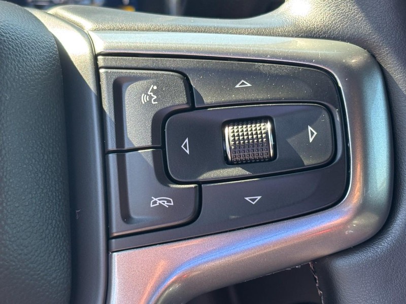 Chevrolet Silverado 2500HD Vehicle Full-screen Gallery Image 18